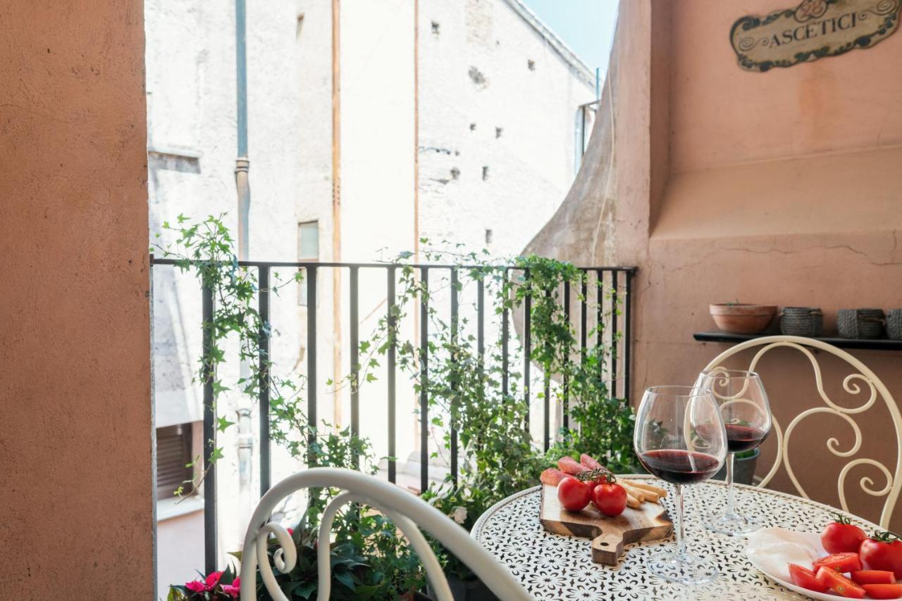 Domus Quiritum Charming, Appartamento D'Epoca A Campo De' Fiori Рим Екстер'єр фото