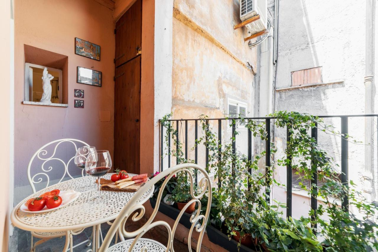 Domus Quiritum Charming, Appartamento D'Epoca A Campo De' Fiori Рим Екстер'єр фото